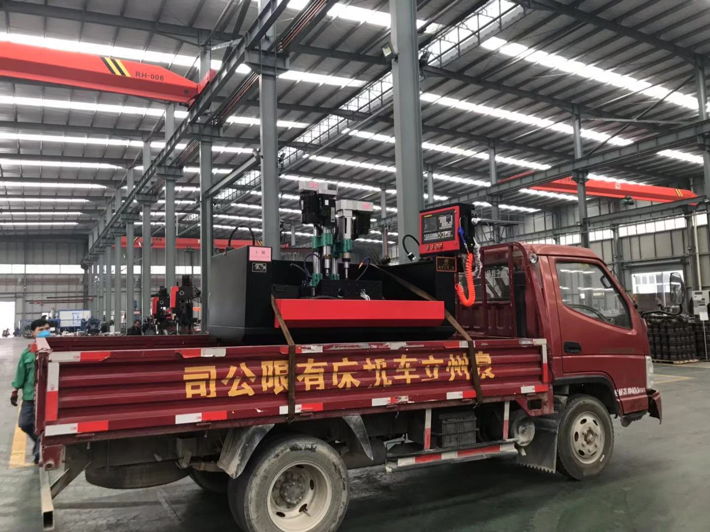 感謝泉州市宏山工程機(jī)械有限公司惠購(gòu)一鉆一攻機(jī)側(cè)蓋機(jī)油孔