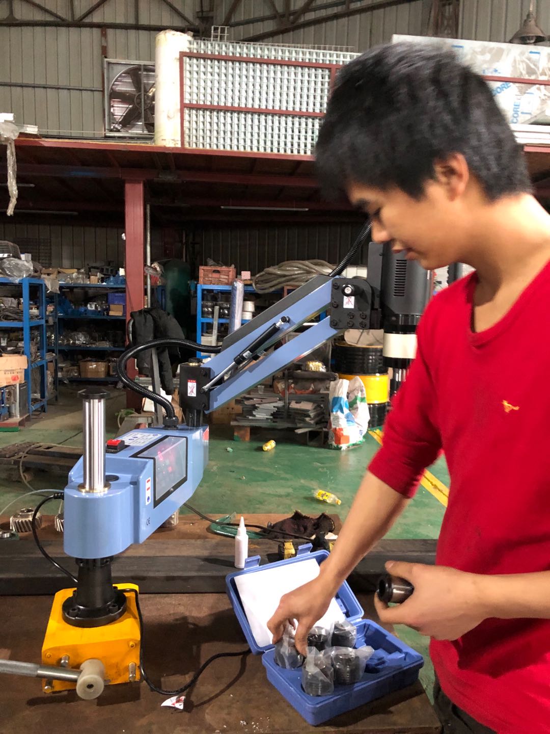 感謝泉州益達機械惠購M24搖臂攻絲就吸盤600KG